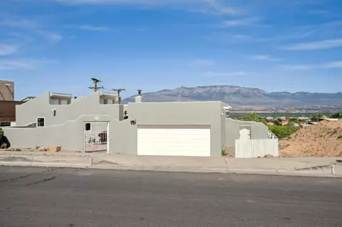 10520 Redbud St NW, Albuquerque, NM 87114