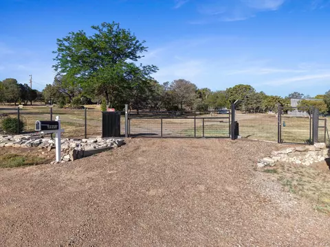 3980 W Martinez Rd, Edgewood, NM 87015