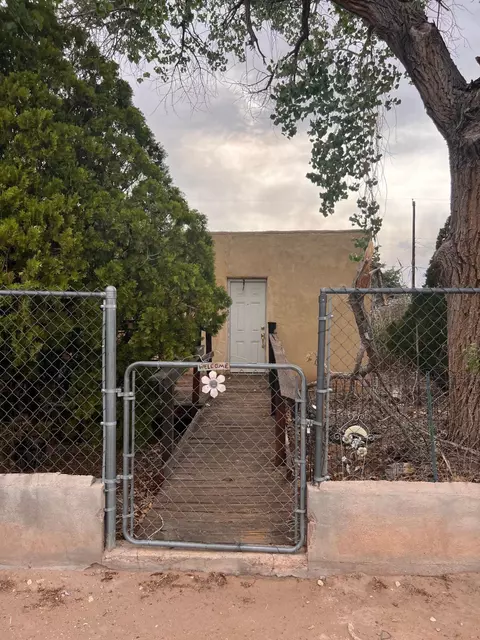3078 Benny Rd SW, Albuquerque, NM 87105
