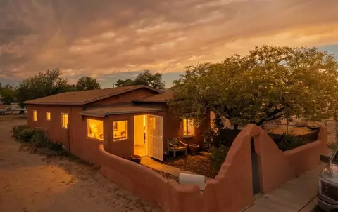 2426 Dora Ave NW, Albuquerque, NM 87104