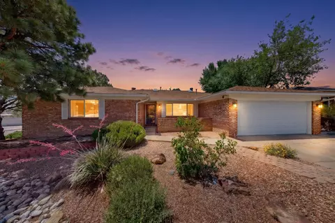 9701 Avenida Del Oso NE, Albuquerque, NM 87111