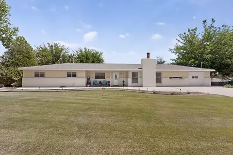430 Abo Rd, Bosque Farms, NM 87068
