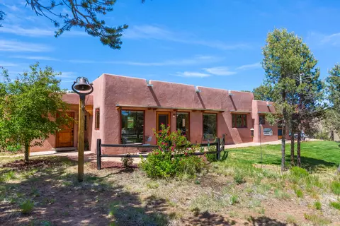 200 Sangre De Cristo Cir, Cedar Crest, NM 87008