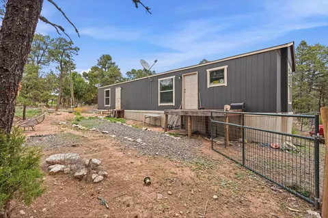 5 Camino Pequeno Loop, Tijeras, NM 87059