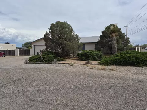 3002 Gay Cir SE, Rio Rancho, NM 87124