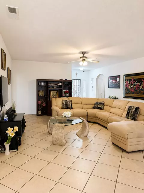 9904 Rio Corto Ave SW, Albuquerque, NM 87121