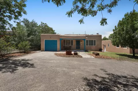 813 Girard Blvd SE, Albuquerque, NM 87106