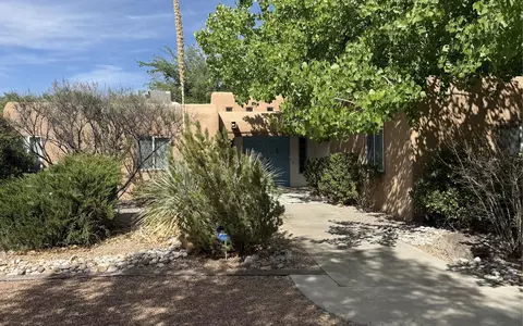 2425 Dietz Farm Rd NW, Los Ranchos, NM 87107