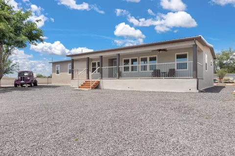 5373 Raglin Ave SW, Albuquerque, NM 87121