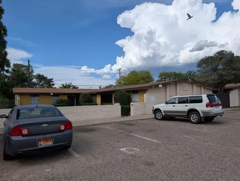 8017 Marquette Ave NE, Albuquerque, NM 87108