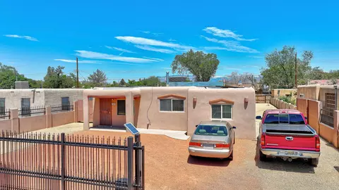 324 62nd St NW, Albuquerque, NM 87105