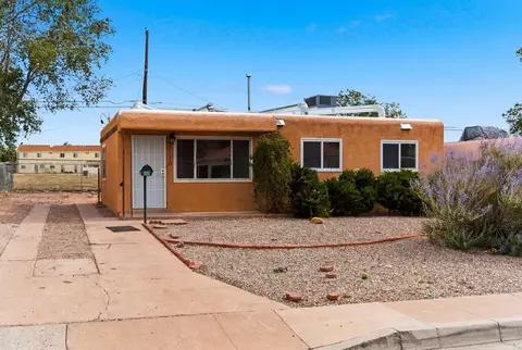 8116 Kathryn Ave SE, Albuquerque, NM 87108