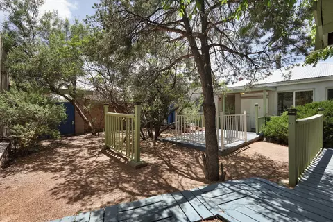 1025 William St SE, Albuquerque, NM 87102