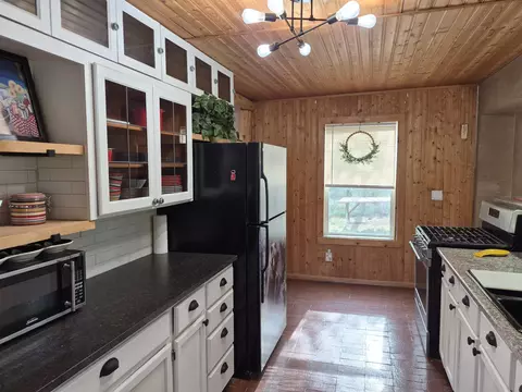 Kitchen - 74 Juniper Hill Loop, Cedar Crest, NM 87008 photo 4 of 9