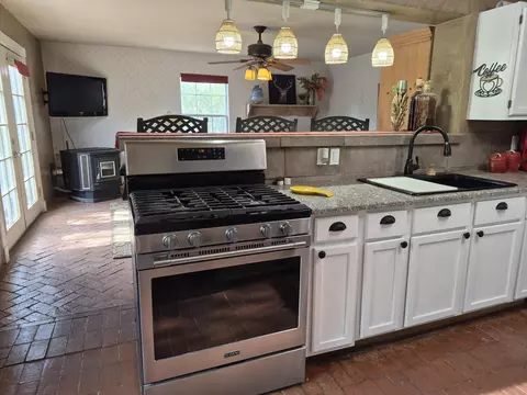 Kitchen - 74 Juniper Hill Loop, Cedar Crest, NM 87008 photo 1 of 9