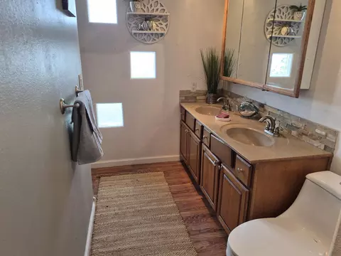 Bath - 74 Juniper Hill Loop, Cedar Crest, NM 87008 photo 3 of 6