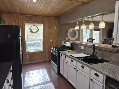 Kitchen - 74 Juniper Hill Loop, Cedar Crest, NM 87008 photo 5 of 9