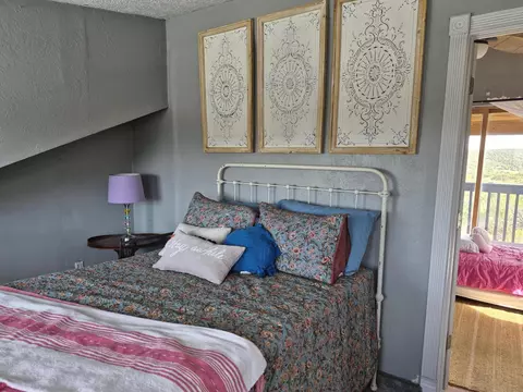 Bedroom - 74 Juniper Hill Loop, Cedar Crest, NM 87008 photo 8 of 11