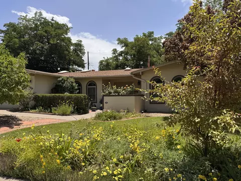 7704 Spring Ave NE, Albuquerque, NM 87110