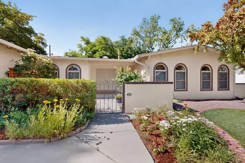 7704 Spring Ave NE, Albuquerque, NM 87110