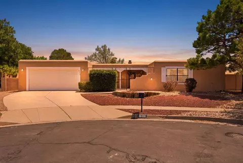 1900 Circulo Del Monte NE, Albuquerque, NM 87112
