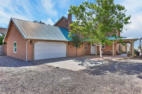 816 Acapulco Rd NE, Rio Rancho, NM 87144