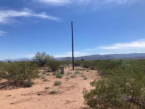 35 Canary Ln, Alamogordo, NM 88310