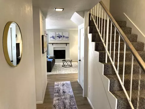 6813 Los Trechos Ct NE, Albuquerque, NM 87109
