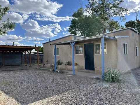 607 12 Baca Ave, Los Lunas, NM 87031
