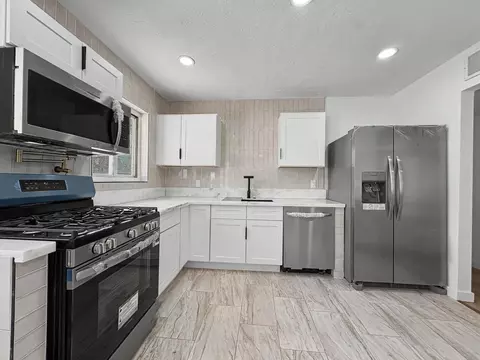 5606 Hannett Ave NE, Albuquerque, NM 87110