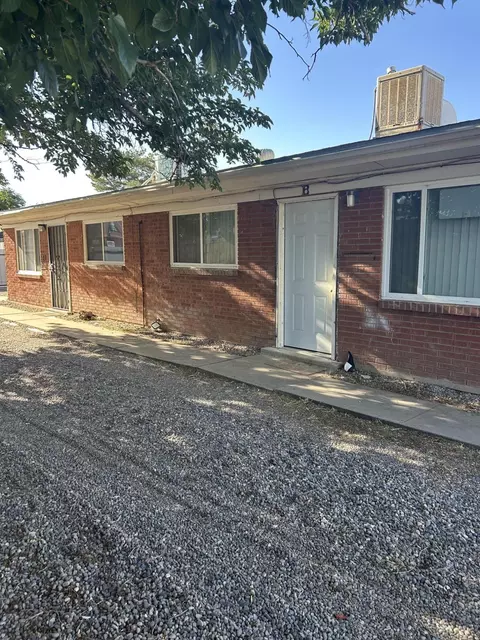 633 Grove St SE, Albuquerque, NM 87108