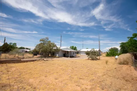 28 Valencia Dr, Los Lunas, NM 87031