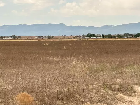 47 Ice Plant Rd, Estancia, NM 87016