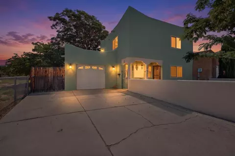 1648 Moon St NE, Albuquerque, NM 87112