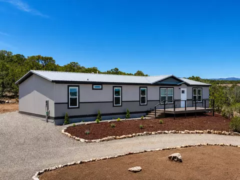 56 Thomas Rd, Edgewood, NM 87015