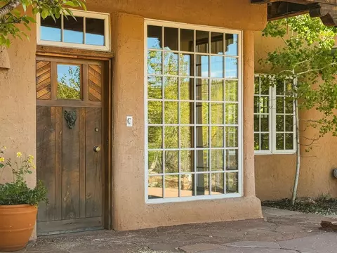 1692 Upper Cyn, Santa Fe, NM 87501