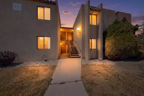 921 Country Club Dr SE #J, Rio Rancho, NM 87124