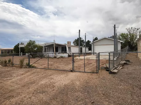 102 Short Rd, Elephant Butte, NM 87935