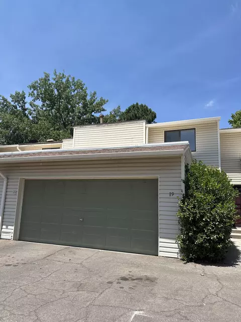 19 Lakeshore Dr NE, Albuquerque, NM 87112