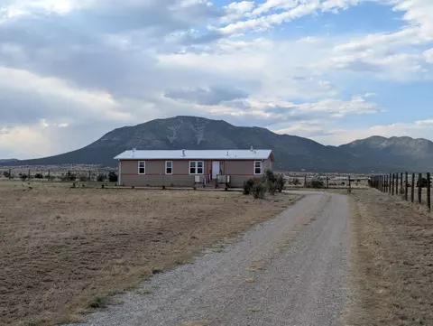 5 Northland Ct, Edgewood, NM 87015