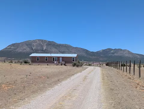 5 Northland Ct, Edgewood, NM 87015