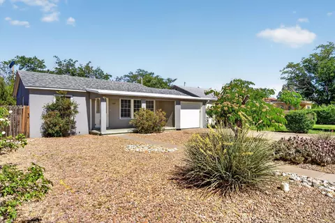 225 Morningside Dr NE, Albuquerque, NM 87108