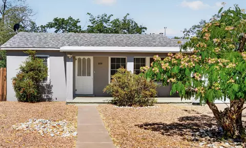 225 Morningside Dr NE, Albuquerque, NM 87108