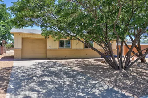 10424 Princess Jeanne Ave NE, Albuquerque, NM 87112