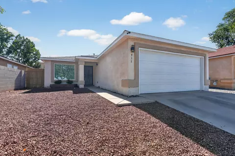 935 Peacock Dr SW, Albuquerque, NM 87121