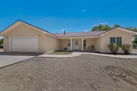 6 King Ct, Los Lunas, NM 87031