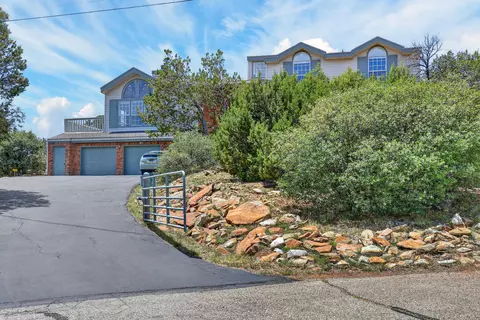 18 Boulder Ln, Cedar Crest, NM 87008