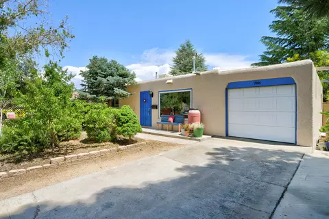 7806 Robin Ave NE, Albuquerque, NM 87110