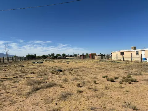 56 Primero Rd, Los Lunas, NM 87031