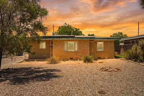 903 Manzano St NE, Albuquerque, NM 87110